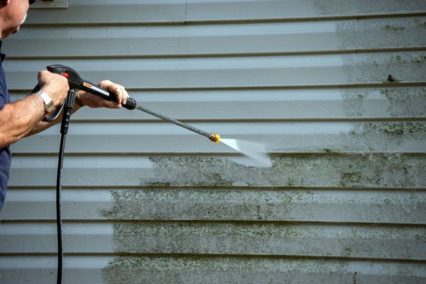 Cost of Vinyl Siding Power Washing in Gilroy