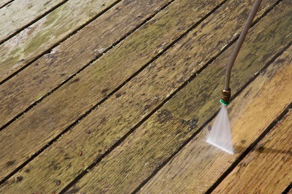 Cost of Deck Mold Removal in Gilroy