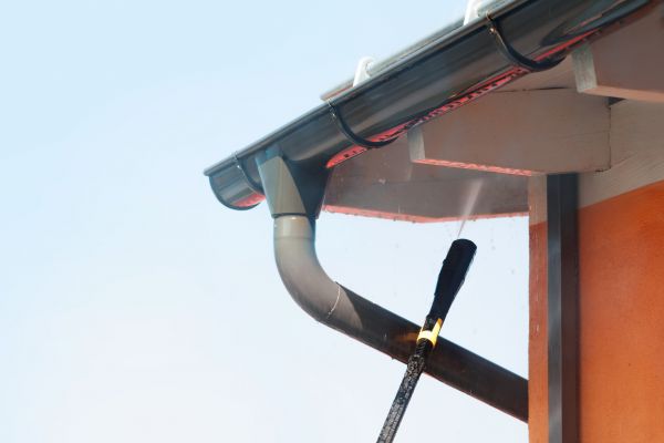 Eaves Power Washing in Gilroy